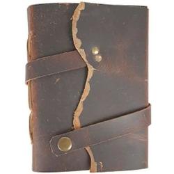 Descopera eleganta uitata a epocilor trecute cu jurnalele vintage Krashell &mdash; o colectie dedicata visatorilor scriitorilor calatorilor si celor care pretuiesc autenticitateaFiecare jurnal este meticulos lucrat manual cu coperti din piele ecologica texturata inspirata de rafinamentul clasic si misterul lumii vechi inchizatoarea metalica cu aspect antic adauga o nota de noblete si siguranta ca o poarta intre 