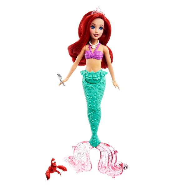 Daca copilul tau iubeste povestea si filmele cu Mica Sirena bucura-l cu acest set minunat Disney Princess Cu el copilul tau isi va dezvolta imaginatia si creativitatea si se va juca ore intregi cu personajele sale preferate Setul include frumoasa papusa Ariel cu par lung rosu si coada frumoasa si multicolora &Icircn plus copiii vor primi si o mini-figurina cu SebastienToate elementele din set sunt realizate din plastic de inalta calitateSetul este potrivit pentru copii cu varsta 