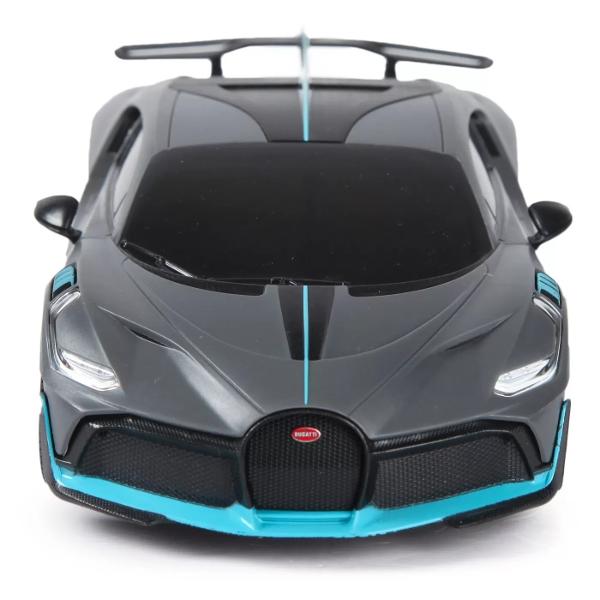 Copilul dumneavoastra se poate juca in voie cu masina cu telecomanda Bugatti Divo scara 1 la 24 oferita de brandul international Rastar Nicio cursa nu este imposibil de castigat cu acesta masinuta replica oficiala cu licenta a modelului original construita cu mare atentie la detalii Masinuta are proportiile ideale pentru momente pline de distractie si amuzament avand dimensiunile in centimetri dupa cum urmeaza  178683Masinuta functioneaza pe frecventa de 24GAlimentarea se face 