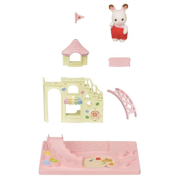 Sylvanian Families este o colectie emblematica de figurine cu personaje din lumea animalelor Comunitatea Sylvanian gazduieste diferite familii de animale incepand cu iepuri pisici veverite pana la ursi ca&539;ei elefanti etc Lumea Sylvanian cuprinde diferite modele de case scoli magazine care sunt interconectate intre ele si unde fiecare spatiu poate fi umplut cu nenumarate accesorii si elemente de recuzita cum ar fi mobilier autoturisme locuri de 