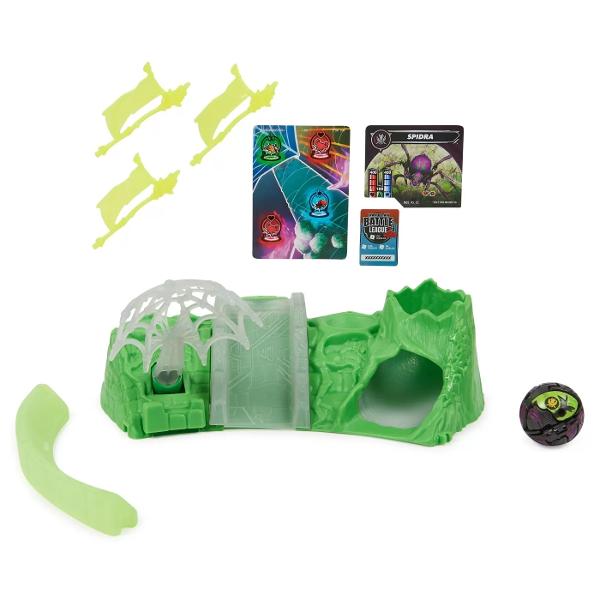 Arunca rostogoleste si depoziteaza-ti Bakugan-ul pe setul tau de joaca ce contine paleta cu arc si 3 totemuri-obstacole Decoreaza-ti setul de antrenament cu steagurile clanului care iti vor reprezenta Bakugan-ul  Fiecare set de antrenament este tematic reprezinta diferitele clanuri din serial si este asociat unui Bakugan din acelasi clan Ce clan vei alege Rostogoleste-ti Bakugan-ul in jos si loveste piesa de perete inclusa pentru a delimita batalia  Combina-ti Bakugan-ul cu sistemul de 