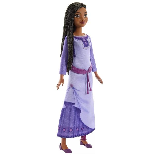 Recreaza povesti exploreaza lumea printeselor Disney si bucura-te de momente pline de magie alaturi de papusa Asha din colectia Disney Wish Fashion DollAceasta este imbracata intr-o rochita violet cu detalii fidele celor din film si accesorii vesele care o fac sa arate ca o printesa adevarata Papusa Asha din colectia Disney Wish Fashion Doll devine astfel o partenera distractiva pentru jocurile tale creative si aventurile imaginare