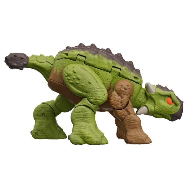 Aceste figurine Jurassic World Double Danger le ofera iubitorilor de dinozauri de doua ori mai mult entuziasm Erbivorele se transforma in carnivore iar inapoi in 11 pasi simpli Sunt disponibile 4 figuri diferite Tyrannosaurus Rex se transforma cu Ankylosaurus in 2 decoruri de design diferite Carnotaurus se transforma cu Stegosaurus si Baryonyx cu Parasaurolophus Caracteristicile specifice speciei sunt proiectate in o jucarie transformatoare grozava pentru copiii de la 6 ani in sus 