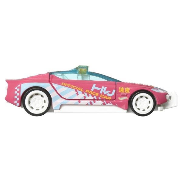 Aceste vehicule din metal Hot Wheels sunt la scara 143 cu decor autentic Fiecare include o caracteristica interactiva precum Rolomatics care evidentiaza miscarile motorului sau usile capotele sau portbagajul care se deschid Cu detalii atat de grozave posibilitatile de joaca sunt nesfarsite pentru copii iar colectionarii le vor dori pe toate Fiecare se vinde separat in functie de disponibilitate Culorile si decoratiunile pot varia