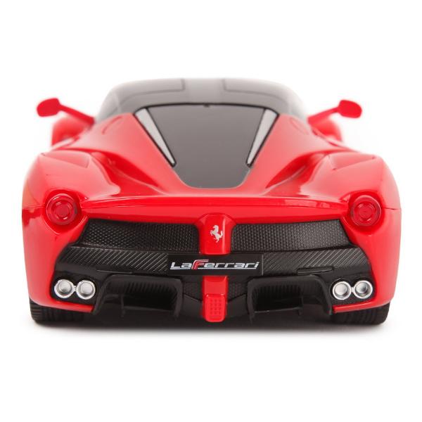 Copilul dumneavoastra se poate juca in voie cu masina cu telecomanda Ferrari LaFerrari scara 1 la 24 oferita de brandul international Rastar Nicio cursa nu este imposibil de castigat cu acesta masinuta replica oficiala cu licenta a modelului original construita cu mare atentie la detalii Masinuta are proportiile ideale pentru momente pline de distractie si amuzament avand dimensiunile in centimetri dupa cum urmeaza  1899252Masinuta functioneaza pe frecventa de 24GAlimentarea se 