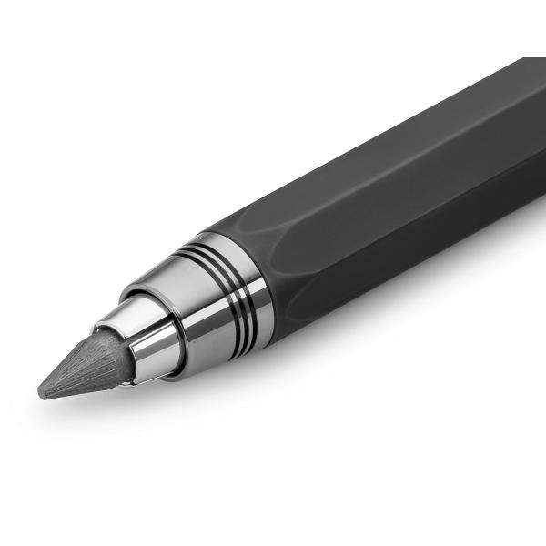 Creion Mecanic Kaweco Sketch Up Black 56mmCorpul metalic din alam&259; prelucrat&259; de înalt&259; calitate culoare negru elegant confer&259; instrumentului de desen o senza&539;ie special&259; Nu numai c&259; se simte bine în mân&259; dar arat&259; &537;i foarte elegant în crom m&259;t&259;sosAcest model este utilizat de preferin&539;&259; pentru desenul tehnic &537;i artistic Mecanismul de 