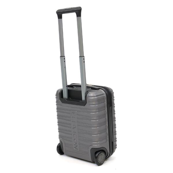 Troler Assign Gri Inchis 40x30x20 cmTroler ABS cu 2 rotiManer superior si maner telescopicSuport de sustinere la baza trolerului pentru o manevrare mai usoaraLa interior prezinta bretele elastice pentru fixarea bagajului si un buzunar cu fermoarGreutate 18kg