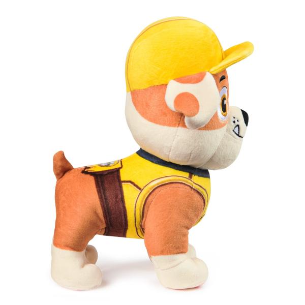 Porneste in misiuni de salvare palpitante cu personajele din Patrula catelusilor Inalte de 17 cm aceste figurine de plus sunt gata pentru aventura in uniforma lor oficiala Blana moale si chipul expresiv surprind in mod autentic indragitele personaje aducandu-le la viata pentru fanii de toate varstele Fie ca este vorba de misiuni de joaca sau de visare in timpul somnului aceste plusuri au dimensiunea perfecta pentru a insoti fiecare aventura Jucariile pentru prescolari din Patrula 
