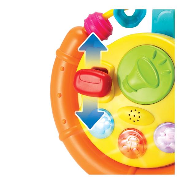 Volanul cu activitati de la Winfun este jucaria ideala pentru micii aventurieri Cu un design viu colorat si robust acest volan este usor de prins si manevrat avand un schimbator de viteze mobil care simuleaza experienta reala de condus Cele trei lumini intermitente se sincronizeaza cu efectele sonore si melodiile vesele captivand atentia copilului Inelele glisante si butonul de claxon care reda sunete autentice stimuleaza jocul interactiv si dezvoltarea abilitatilor motorii fine Volanul 