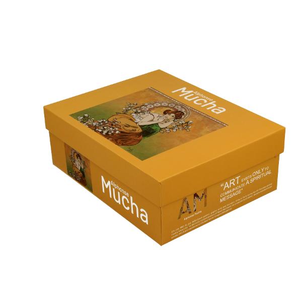 Set cu dou&259; ce&537;ti de espresso cu farfurioare TOPAZ inspirate de A Mucha parte a seriei Art Gallery  realizat din por&539;elan de calitate superioar&259; caracterizate printr-o culoare alb-crem elegant&259; &537;i natural&259; cu o str&259;lucire delicat&259; precum &537;i o durabilitate excep&539;ional&259;Setul este decorat cu o reproducere a 