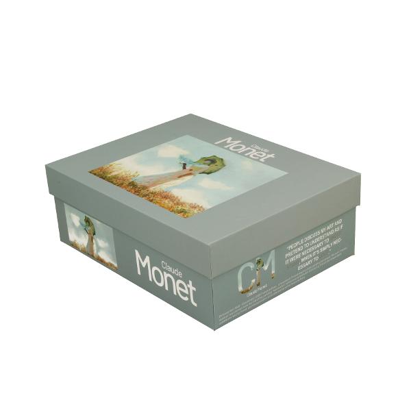 Dou&259; ce&537;ti pentru espresso cu farfurioare FEMEIA CU UMBRELA inspirate de C Monet parte a seriei Art Gallery  realizate din por&539;elan de calitate superioar&259; caracterizat printr-o culoare alb-crem elegant&259; &537;i natural&259; cu o str&259;lucire delicat&259; precum &537;i o durabilitate excep&539;ional&259;Setul este decorat cu un fragment a 