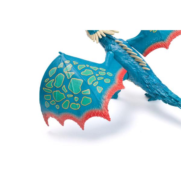 Adauga in colectia ta indragitele figurine cu dragoni din How to Train Your Dragon Figurinele au cap si aripi mobile fiind perfecte pentru joaca interactiva si aventuri imaginative alaturi de ceilalti dragoni din universul lor Design detaliat inspirat din film Acestia sunt acum gata de actiune Figurinele au aripi mobile si un design realist ideale pentru a recrea lupte aeriene sau pentru colectionare Aripi mobile pentru miscare dinamica Detalii impresionante si culori vii Paseste in 