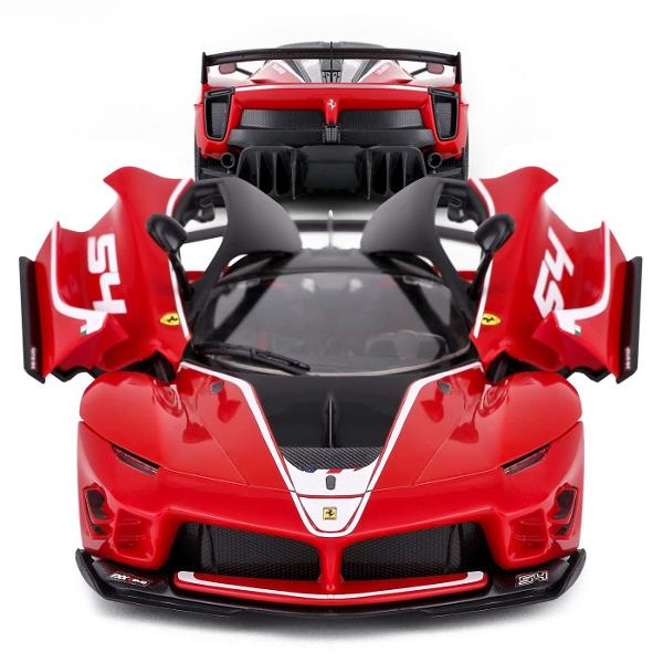 Kitul de Asamblare RC Ferrari FXX K EVO de la Rastar este o jucarie inovatoare si captivanta perfecta pentru copiii de peste 8 ani si pasionatii de masini Acest set DIY ofera o experienta interactiva completa permitand utilizatorului sa construiasca pas cu pas o replica detaliata a celebrului model Ferrari la scara 118 Kitul contine 92 de piese din plastic usor de imbinat precum si o telecomanda performanta ce functioneaza pe frecventa de 24 GHz asigurand un control precis si stabil 