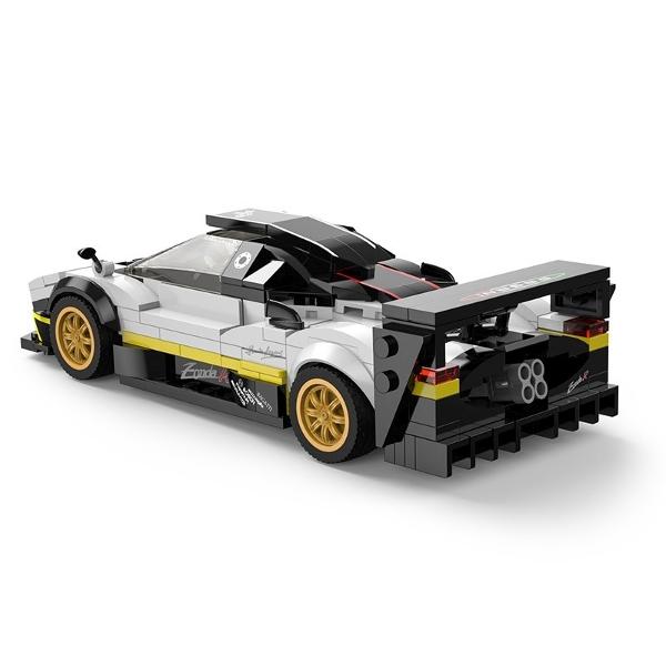 Kitul de constructie Pagani Zonda R de la Rastar este o jucarie spectaculoasa si creativa ideala pentru copiii de peste 6 ani care adora sa construiasca si sa exploreze lumea supermasinilor Inspirat de celebrul model de curse Pagani Zonda R acest set contine piese din plastic de inalta calitate care permit asamblarea unei replici fidele la scara 128 cu detalii realiste si design sportiv Masinuta rezultata este impresionanta prin aspectul sau agresiv elementele aerodinamice si culorile 