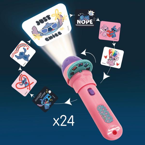 Paseste in lumea magica a lui Stitch de la Disney cu acest mini proiector conceput pentru tinerii fani Deschide clapeta introduce un disc si bucura-te de o prezentare magica a momentelor tale preferate cu Stitch Perfect pentru distractie inainte de culcare sau aventuri cu povesti Distreaza-te cu personajul tau favorit Stitch cu acest mini-proiector care contine 3 discuri fiecare disc are 8 imagini diferite cu eroul tau Functioneaza cu 3 baterii AG13LR44 incluse