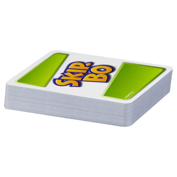 Skip-Bo este cel mai bun joc de carti de secventiere de la creatorii UNO Jucatorii folosesc abilitatile si strategia pentru a crea stive de carti crescatoare numerotate secvential 234 pana cand nu mai au de jucat Odata ce fiecare primeste propriul stoc personal de carti jocul incepe prin a extrage dintr-o gramada centrala si a construi pana la patru teancuri Cartile &bdquosalbatice&rdquo Skip-Bo descompun situatiile statice si pot fi jucate ca orice numar Foloseste aceste carti 