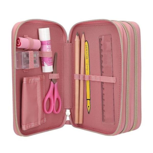 Pentru fanii cailor partea din fata a acestui penar de la Miss Melody are un design ponytastic cu doua capete de cai si o inchidere decorativa aurie care aminteste de un capastru Cu piele artificiala maro pe lateral si un pandantiv impletit atarnat de glisorul cu fermoarCele trei compartimente separate sunt umplute cu 18 creioane colorate si 18 carioci 2 creioane un ascutitor de creioane o guma de sters o rigla un betisor de lipici foarfece si o husa mica cu inchidere cu 