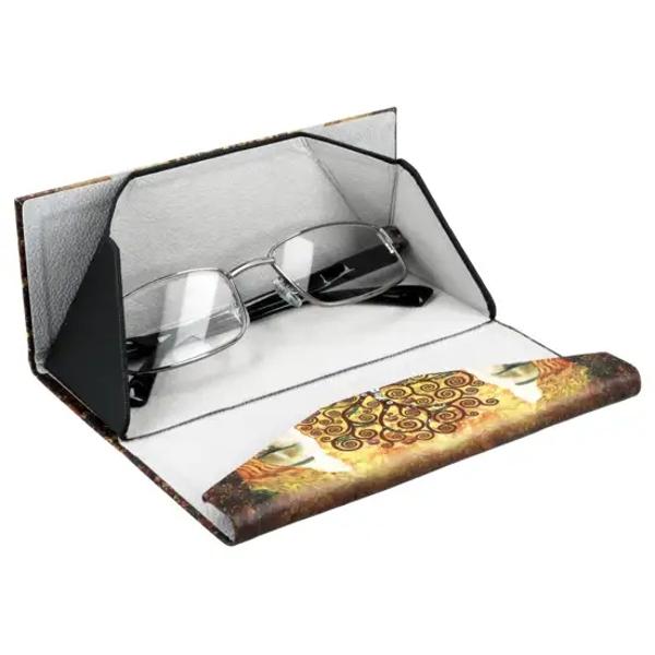 Etui pliabil artistic pentru ochelari &ndash; &bdquo;Golden Tears&rdquo; de Gustav KlimtText principal Protejeaz&259;-&539;i ochelarii cu rafinament Acest etui pliabil din colec&539;ia premium CARMANI cu motive inspirate de capodopera lui Gustav Klimt &bdquo;Golden Tears&rdquo; &icirc;mbin&259; protec&539;ia 