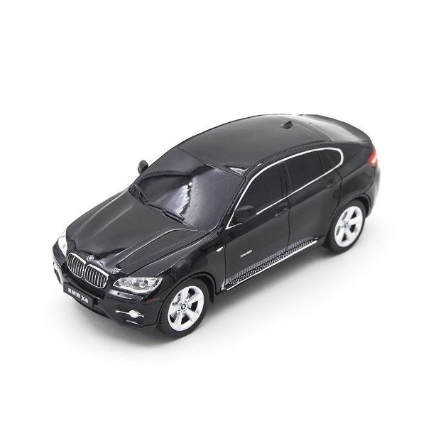 Copilul dumneavoastra se poate juca in voie cu masina cu telecomanda Bmw X6 scara 1 la 24 oferita de brandul international Rastar Nicio cursa nu este imposibil de castigat cu acesta masinuta replica oficiala cu licenta a modelului original construita cu mare atentie la detalii Masinuta are proportiile ideale pentru momente pline de distractie si amuzament avand dimensiunile in centimetri dupa cum urmeaza  2049274Masinuta functioneaza pe frecventa de 24GAlimentarea se face astfel  