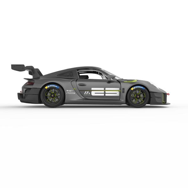 Copilul dumneavoastra se poate juca in voie cu masina cu telecomanda PORSCHE 911 GT2 RS CLUBSPORT 25 scara 1 la 14 oferita de brandul international Rastar Nicio cursa nu este imposibil de castigat cu acesta masinuta replica oficiala cu licenta a modelului original construita cu mare atentie la detalii Masinuta are proportiile ideale pentru momente pline de distractie si amuzamentMasinuta functioneaza pe frecventa de 24GAlimentarea se face astfel  pentru masinuta sunt necesare 5 baterii 
