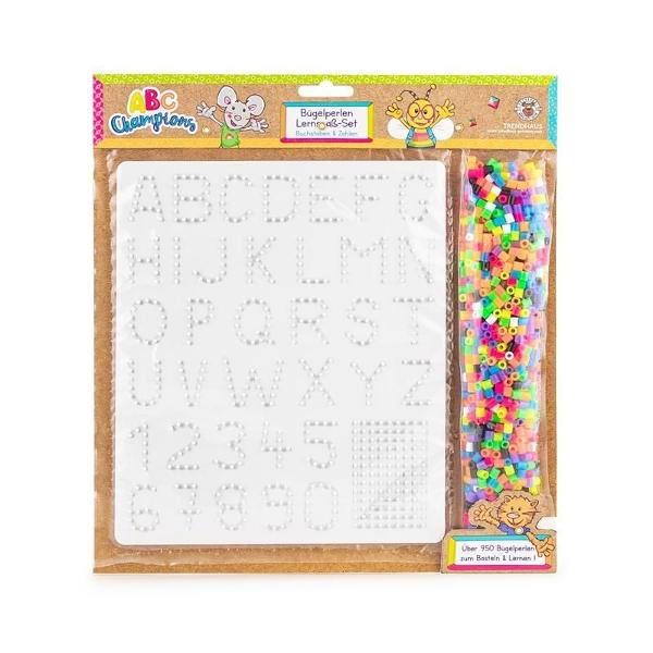 &Iacute;nv&259;&539;are creativ&259; cu acest set colorat de m&259;rgele termoadezive Peste 950 de m&259;rgele termoadezive pentru a crea orice litere &537;i numere dori&539;i Spa&539;iul liber de pe tabl&259; este perfect pentru simboluri aritmetice &537;i semne de punctua&539;ie sau pentru crearea propriilor motive Acest lucru promoveaz&259; creativitatea concentrarea &537;i abilit&259;&539;ile motorii fine &537;i de asemenea face ca &icirc;nv&259;&539;area s&259; 