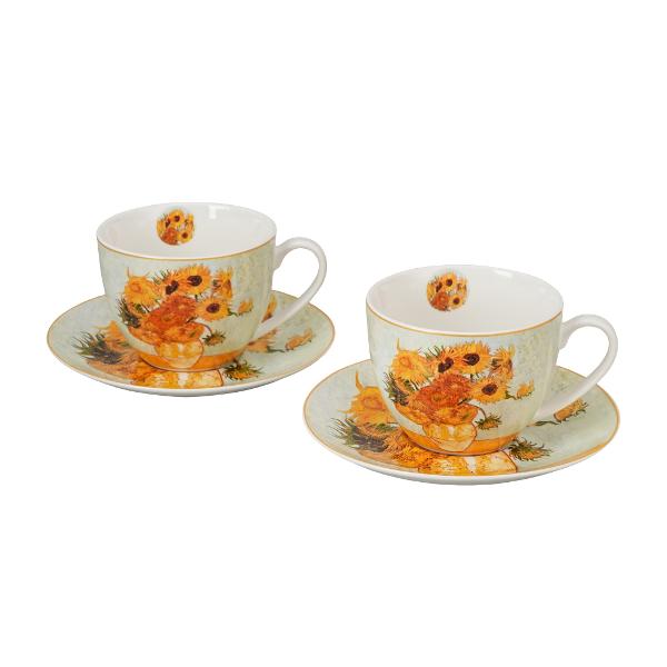 Setul de 2 ceÅti cu farfurioare „Sunflowers” aduce în casa ta un strop de artÄ Èi un aer vesel inspirat de celebra picturÄ cu floarea-soarelui Realizat din porÅ£elan de calitate setul se remarcÄ prin culorile calde Èi vibrante — galben portocaliu Èi tonuri naturale — care adaugÄ un plus de eleganÈÄ Èi energie fiecÄrei 