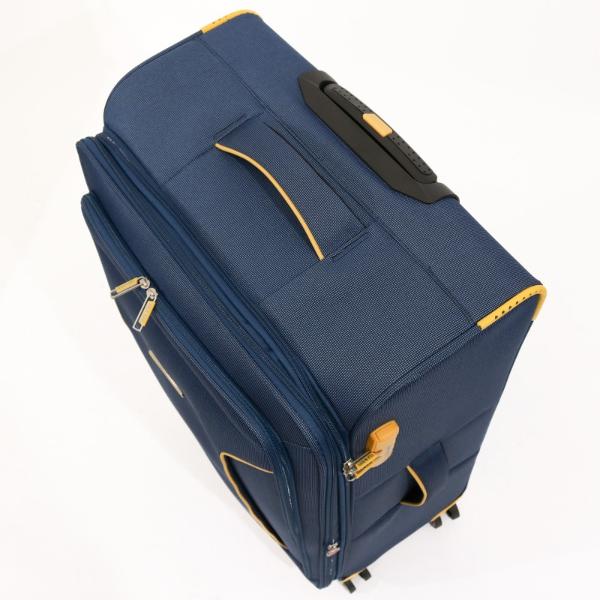 Material impermeabilTroler cu 4 roti prevazut cu un buzunar frontal cu fermoar&nbsp;Placuta identificareManer lateral si superior pentru toate dimensiunile si deasemenea maner plastic in partea de jos a trolerului pentru o manevrare mai usoaraTroler mediu si mare expandabil 30 spatiuTrolerul mare si mediu au in partea opusa manerului lateral 2 picioruse transversale care permit asezarea trolerului fara a atinge solul evitandu-se astfel 