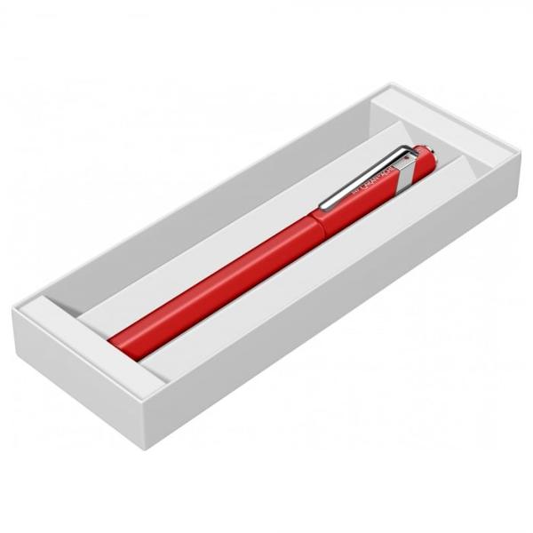 Setul contine- Stilou Caran DAche 849 - Notes Velvet A5 192 pagini 80 gmpStilou Caran DAche 849Accesorii din otel inoxidabil cromat Clipul este din otel inoxidabil placat cu cromCapac hexagonal din aluminiu lacuit in camp electrostatic cu pulbere de culoare rosu Capacul se inchide prin apasareCorp hexagonal din aluminiu lacuit in camp electrostatic cu pulbere de culoare rosuGrip din ABS acrylonitrile butadiene styrene de culoare 