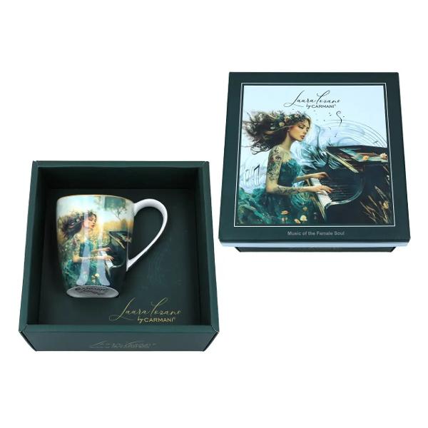 Can&259; rafinat&259; din por&539;elan fin cu o capacitate de 350 ml decorat&259; cu un design artistic din colec&539;ia &bdquo;Muzica sufletului feminin&rdquo; semnat&259; de Laura Lozano Ilustra&539;ia delicat&259; prezint&259; o t&acirc;n&259;r&259; care c&acirc;nt&259; la pian aflat&259; &icirc;ntr-un c&acirc;mp plin de flori s&259;lbatice cre&acirc;nd o atmosfer&259; poetic&259; &537;i plin&259; de sensibilitatep 