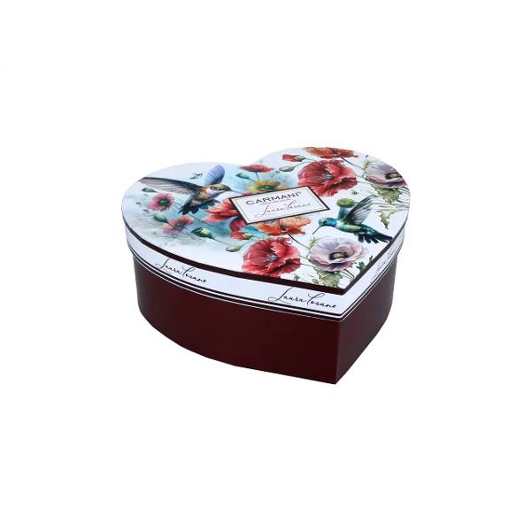 Set rafinat format din 2 c&259;ni din por&539;elan fin cu o capacitate de 280 ml fiecare decorate cu un superb motiv &bdquo;Flori &537;i Colibri&rdquo; semnat de artista Laura Lozano Designul vibrant surprinde delicate&539;ea florilor &icirc;n armonie cu gra&539;ia psrilor colibri cre&acirc;nd o compozi&539;ie plin&259; de culoare &537;i energie inspirat&259; din frumuse&539;ea naturiiC&259;nile sunt 