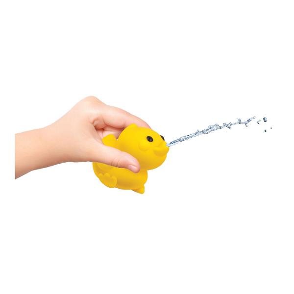 Winfun Water Fun Set Jucarii De Baie Ferma Si Ocean este un set de jucarii pentru baie conceput pentru a transforma timpul petrecut in apa intr-o experienta distractiva si educativa pentru bebelusi Setul include 10 animalute colorate moi si usor de prins special create pentru mainile mici ale copiilor Fiecare figurina poate fi stransa pentru a pulveriza apa oferind un element interactiv care stimuleaza curiozitatea si incurajeaza jocul activ Culorile vii si formele prietenoase contribuie 