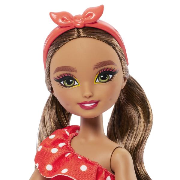 Papusa Barbie Dream Besties aduce stil prietenie si distractie in lumea jocului imaginativ Fiecare papusa are un look modern inspirat din moda actuala si vine insotita de accesorii tematice care reflecta personalitatea si hobby-urile personajului Tinutele colorate detaliile atent realizate si accesorii incluse incurajeaza copiii sa creeze povesti si aventuri alaturi de prieteni In functie de model papusile pot avea diferite stiluri de par tinute si accesorii care adauga varietate 