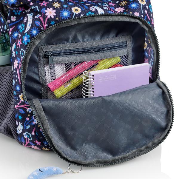 Elegan&539;&259; func&539;ionalitate &537;i un strop de magie nocturn&259; &ndash; toate se reg&259;sesc &icirc;n ghiozdanul&nbsp;Night Garden&nbsp;de la&nbsp;Miquelrius G&acirc;ndit pentru &537;coal&259; &537;i activit&259;&539;i zilnice acest model ofer&259; organizare eficient&259; confort la purtare &537;i un design floral misterios ce 