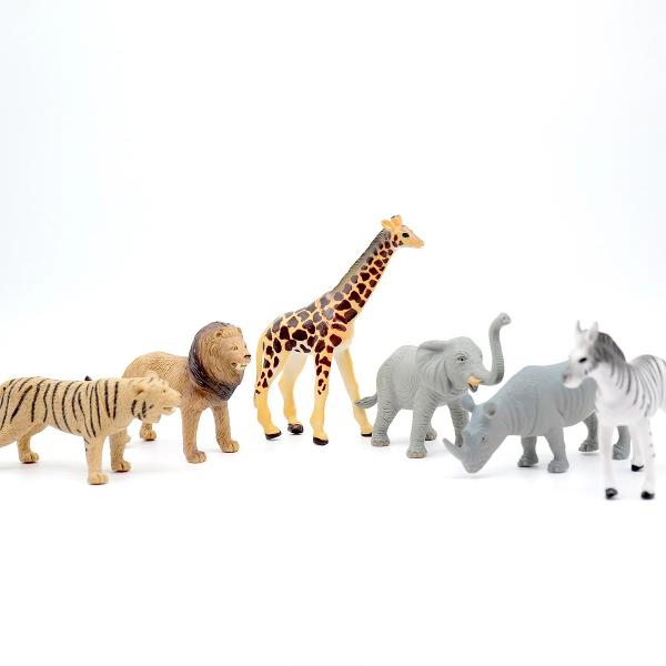 Folose&537;te-&539;i imagina&539;ia &537;i creeaz&259; tot feluri de scene anima&539;ii particip&259; la expedi&539;ii &537;i misiuni aventuroase &icirc;n safari Depinde doar de tine &537;i de creativitatea ta Setul con&539;ine 6 figurine de animale s&259;lbatice tigru leu elefant giraf&259; zebr&259; rinocer din plastic