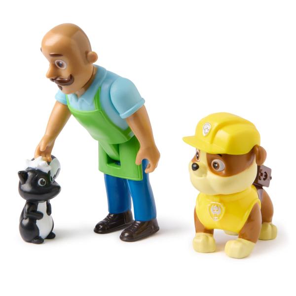 Porneste la distractie si aventura cu pachetul de 3 figurine din Patrula Catelusilor Acest trio dinamic este gata sa protejeze Golful Aventurii pe uscat si pe mare Personajul vine in uniforma in timp ce catelul este gata sa exploreze in echipamentul sau caracteristic Fiecare figurina este decorata cu detalii autentice ale personajelor si membre pozitionabile pentru misiuni de salvare palpitante Perfect pentru jocuri imaginative si povestiri acest set este excelent pentru fanii care doresc 