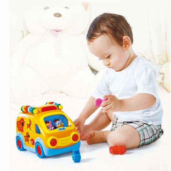 Furgoneta animalutelor cu forme lumini si sunete de la HolaToys va oferi copilului dumneavoastra momente pline de distractie si veselie iar dumneavoastra privindu-l zambete Apasa pe butoane roteste manetutele si cheitele introdu formele animalutelor corect in furgoneta aceste simple dar extrem de benefice activitati fiind benefice pentru dezvoltarea inteligentei si atrag dupa sine curiozitatea copilului in timpul jocului Luminile emise de catre aceasta ii starnesc curiozitatea 