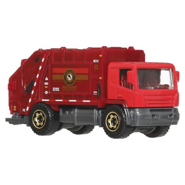 Setul Matchbox contine 8 masinute din metal fiecare realizata cu un nivel ridicat de detalii si inspirata din modelul real de vehicul Acest set special include un vehicul de politie exclusiv disponibil doar in acest pachet si combina masini sport masini clasice SUV-uri si utilaje de constructii pentru o experienta completa de joc si colectie Masinutele sunt fabricate din metal durabil cu piese din plastic la scara aproximativa 1 la 64 si sunt potrivite pentru copii de la 3 ani in sus 