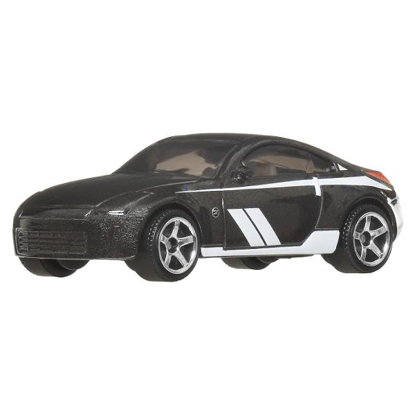 Setul Matchbox contine 8 masinute din metal fiecare realizata cu un nivel ridicat de detalii si inspirata din modelul real de vehicul Acest set special include un vehicul de politie exclusiv disponibil doar in acest pachet si combina masini sport masini clasice SUV-uri si utilaje de constructii pentru o experienta completa de joc si colectie Masinutele sunt fabricate din metal durabil cu piese din plastic la scara aproximativa 1 la 64 si sunt potrivite pentru copii de la 3 ani in sus 