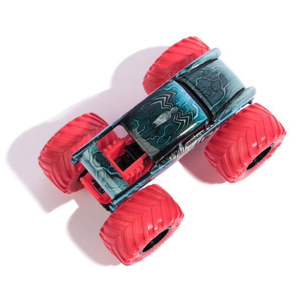 Paseste in universul plin de actiune in care Monster Jam huruie si supereroii Marvel se inalta Seria de camioane vopsite Marvel Monster Jam la scara 164 nu este doar o colectie Este un omagiu adus Universului Marvel Aceste camioane de tip monster truck inscriptionate cu simbolurile si culorile unor embleme precum Thor Captain America Iron Man Black Panther si Spider-Man aduc acasa spectacolul superputerilor si al cascadoriilor de pe stadion Cu anvelope autentice BKT si o caroserie cu 