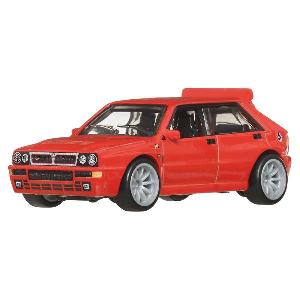 Colectia de caroserie din metal la scara 164 reproduce vehiculele preferate de fani cu anvelope reale Real Rider si grafica personalizata Fiecare model are decoratiuni speciale si ambalaje numerotate Le poti adauga pe toate in colectia ta Fiecare se vinde separat si in functie de disponibilitate Culorile si decoratiunile pot varia Acest pachet contine masinuta Lancia Delta Integrale
