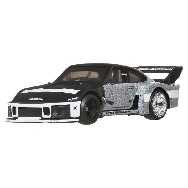 Colectia de caroserie din metal la scara 164 reproduce vehiculele preferate de fani cu anvelope reale Real Rider si grafica personalizata Fiecare model are decoratiuni speciale si ambalaje numerotate Le poti adauga pe toate in colectia ta Fiecare se vinde separat si in functie de disponibilitate Culorile si decoratiunile pot varia  Acest pachet contine masinuta Porsche 935