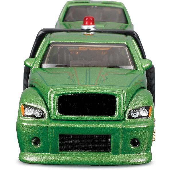 Set Elite Transport Camion Transportator si Masinuta Metalica scara 1 la 64 conceput pentru colectionari si pasionatii de vehicule clasice dar si pentru copii care apreciaza jocul realist Include un camion de tractare si un autoturism ambele realizate din metal cu elemente din plastic pentru un echilibru optim intre rezistenta si detaliu Modelul impresioneaza prin finisaje atent realizate detalii autentice si elemente functionale care reproduc fidel scenarii reale de transport si 