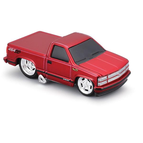 Set Muscle Transports Camion Si Masinuta Metalica Scara 1 la 64 de colectie conceput pentru pasionatii de vehicule clasice si pentru copii care apreciaza jocul realist Produsul include un camion transportor si un vehicul incarcat ambele fabricate din metal cu detalii din plastic oferind rezistenta si un aspect autentic Designul este inspirat din modele auto clasice cu finisaje atent lucrate elemente grafice vintage si roti functionale care permis rularea usoara Setul reproduce fidel 