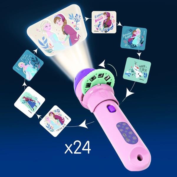 Cu mini proiectorul Frozen 2 poti acum sa iti urmaresti eroinele preferate Amplaseaza rola in proiector si urmareste imaginile uimitoare din Frozen 2 derulandu-se iar si iar Pachetul contine 3 role de proiector cu un total de 24 de imagini Produsul include 1 mini proiector 3 role de proiector cu imagini Manual