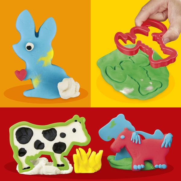 Setul Play-Doh Forme este ideal pentru primele activitati creative cu plastilina oferind copiilor posibilitatea de a modela presa si decupa diferite forme intr-un mod distractiv Setul include forme geometrice si accesorii de modelaj precum si plastilina Play-Doh in 6 culori cu o cantitate totala de 170 g Joaca ajuta la dezvoltarea creativitatii coordonarii mana-ochi si motricitatii fine incurajand copiii sa combine culorile si sa creeze propriile modele Recomandat copiilor cu varsta de 