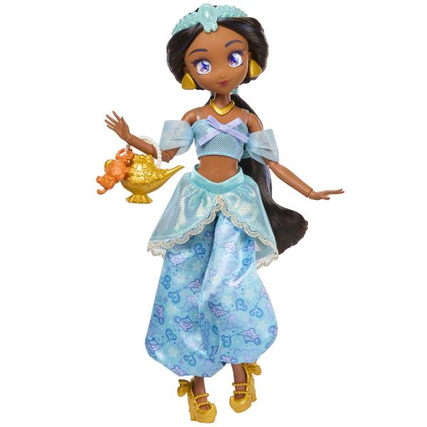 Papusa Printesa Jasmine din colectia Disney Princess este inspirata de indragitul personaj din povestea Aladdin Jasmine poarta o tinuta eleganta in nuante de turcoaz cu pantaloni largi top decorativ si detalii stralucitoare completata de parul lung si accesoriile specifice personajului Papusa are aproximativ 22 cm inaltime si este insotita de accesorii tematice care completeaza experienta de joaca Copiii pot recrea scene inspirate din povestea Disney sau pot inventa propriile aventuri 