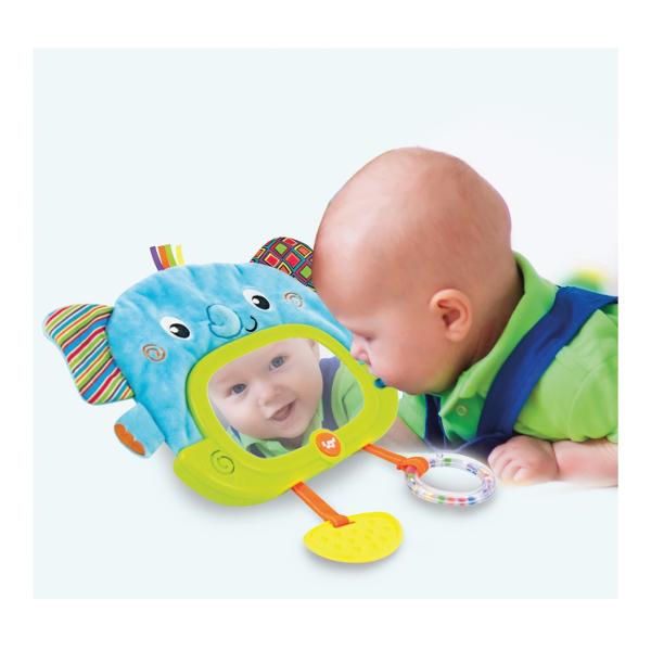 Prietenul Elefant Winfun este o jucarie semi-moale conceputa pentru a stimula simturile si a incuraja jocul interactiv al bebelusilor Cu urechi fosnitoare care produc sunete placute aceasta jucarie va capta atentia micutului tau Elefantul dispune de doua moduri de joc Modul Zi care ofera distractie prin sunete vesele si interactive si Modul Noapte care adauga melodii linistitoare pentru a crea o atmosfera calmanta inainte de culcare Jucaria include o oglinda sigura pentru bebelusi care 
