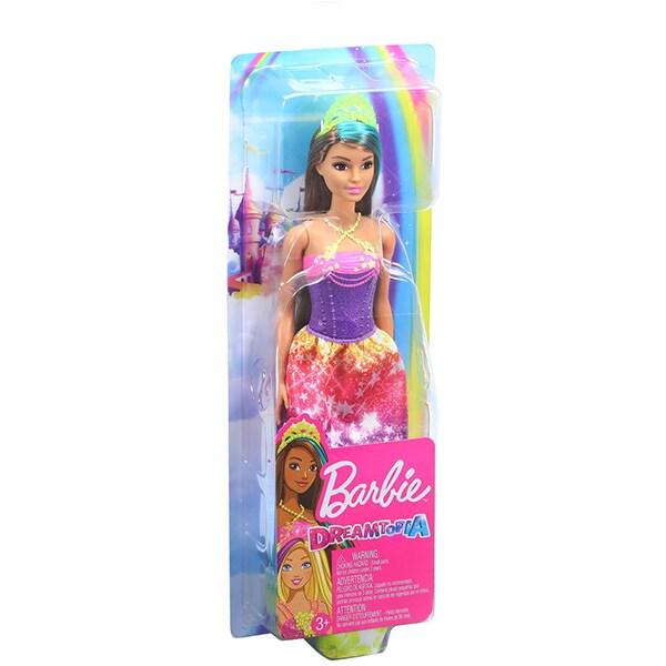 PAPUSA BARBIE DREAMTOPIA PRINTESA MTGJK12-GJK14 3 ANI MULTICOLORPapusile printesa de la Barbie Dreamtopia aduc la viata visele de basm in priviri fantastice cu atingeri colorate Aceasta papusa printesa Barbie este imbracata pentru o ocazie regala intr-un corset purpuriu si roz si o fusta vibranta cu un imprimeu instelat in curcubeu O dunga de teal in parul ei brunet adauga un strop de culoare iar o tiara stralucitoare isi completeaza aspectul fantastic Este usor sa joci visuri 