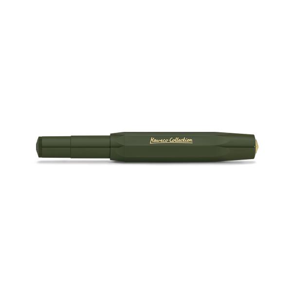 Stilou Kaweco COLLECTION Dark OliveSistem de scriere stilouMaterial plasticCuloare dark oliveLungime deschis 13 cmLungime închis 105 cmGreutate 20 gPenita FÎn 1911 a fost creat ceva special cu Kaweco Sport Pixul de buzunar are o dimensiune de numai 105 cm când este închis &537;i prin urmare poate fi purtat cu tine f&259;r&259; 