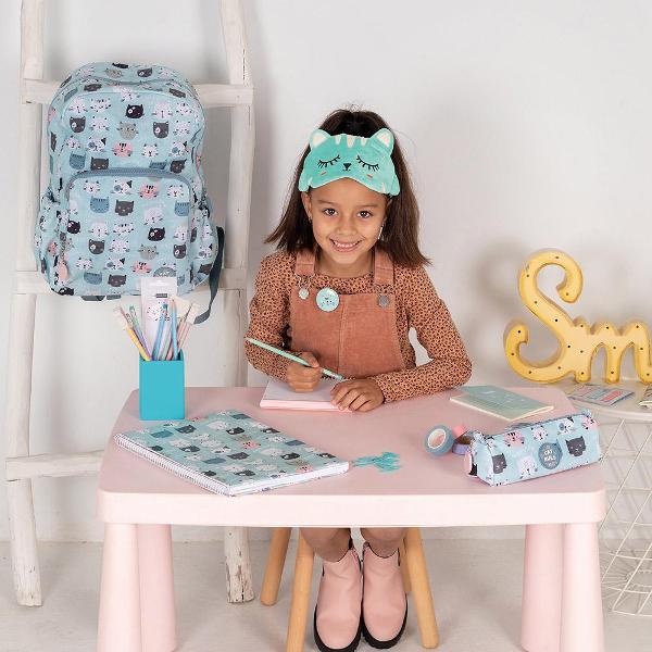 Completeaz&259;-&539;i colec&539;ia Ghosts cu acest rucsac dublu grozav realizat din sticle de plastic reciclate &537;i care str&259;luce&537;te &icirc;n &icirc;ntuneric &537;i surprinde pe toat&259; lumea cu designul s&259;u&nbsp;Perfect pentru a-&539;i transporta c&259;r&539;ile confortabilRucsac model Ghosts cu imprimeu dragut fantome pe fundal inchis fantomele stralucesc in intuneric&nbsp;Are un compartiment de capacitate mare in partea de 